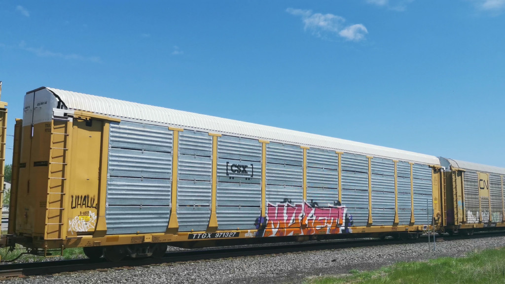 CSX B6517 (Body) TTGX 971327 (Flat)